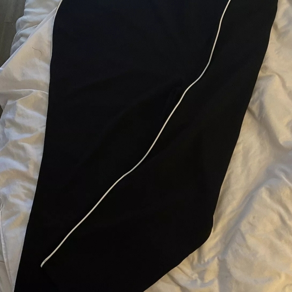 NEW!! NINA LEONARD CAPRI PANTS. - Picture 4 of 6